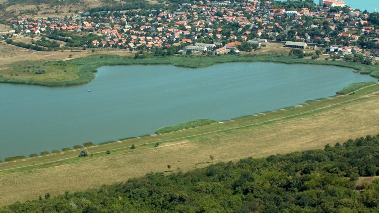 A tihanyi Belső-tó vízminőségét mérő műszer adatai