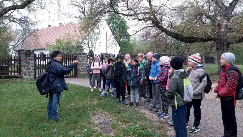 Túra kezdése az erdei iskolában - Tihany
