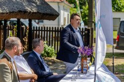 Vass Krisztián (Agrárminisztérium), a Kis-Balatoni Krónika szerzője a megnyitó ünnepségen.