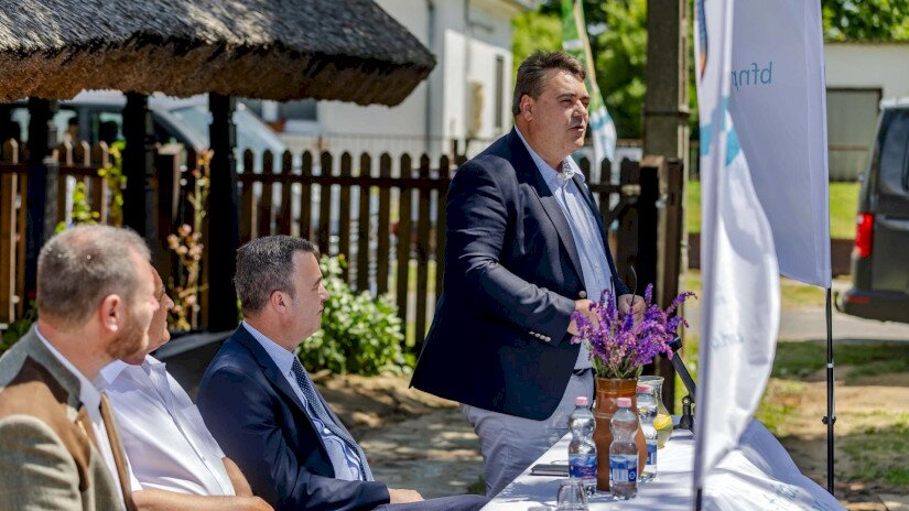 Vass Krisztián (Agrárminisztérium), a Kis-Balatoni Krónika szerzője a megnyitó ünnepségen.