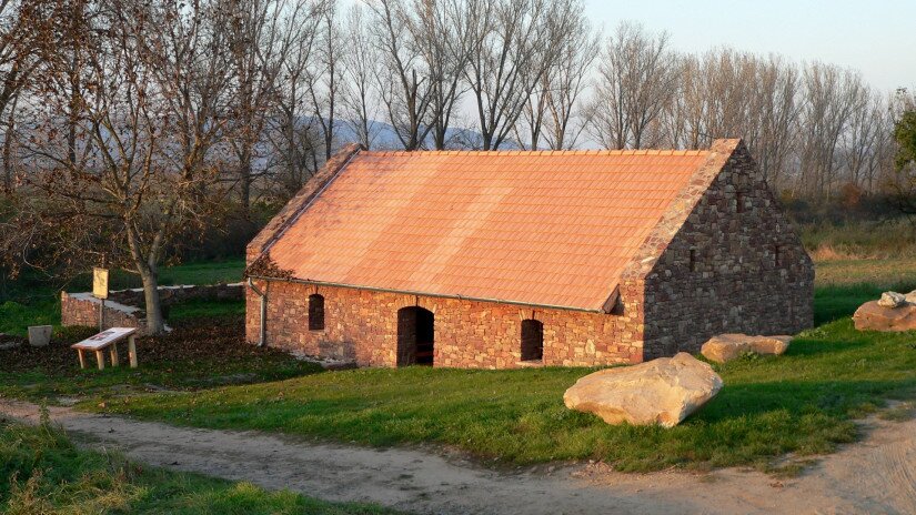 Waschhaus in Kővágórös